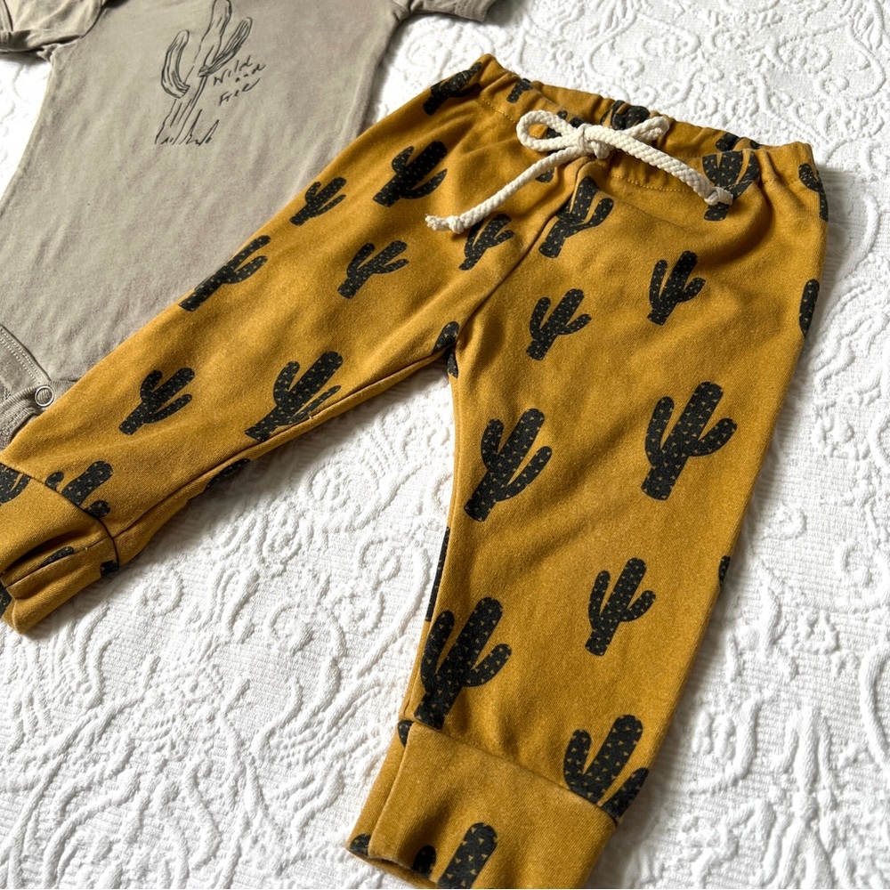 6-12M🌵 Baby Boys Wild & Free Western Cactus Print Taupe Bodysuit & Mustard Pants - Picture 4 of 7